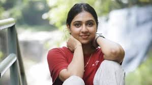 நடிகை லட்சுமி மேனனை கைது செய்ய இடைக்கால தடை !